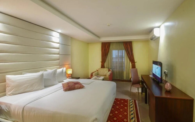 Silver Towers Hotel