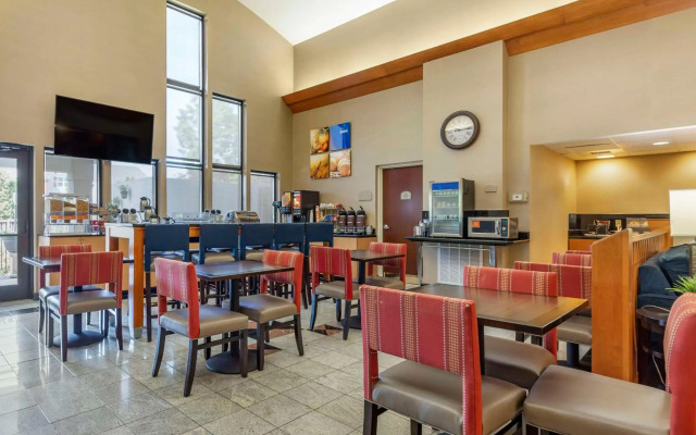 Holiday Inn Express and Suites Leesburg Historic District by IHG