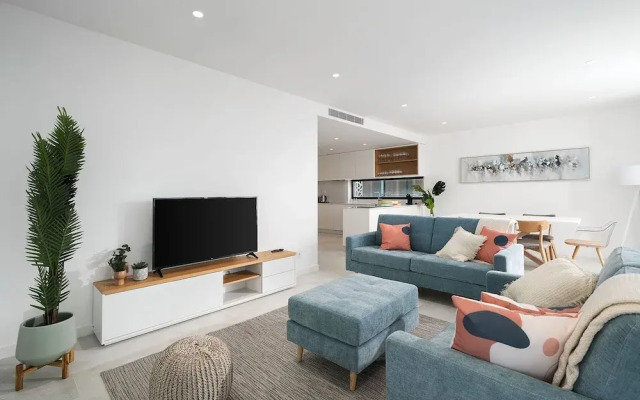 Lagos Deluxe 1 With Pool by Homing