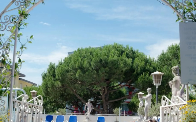 Hotel Trevi