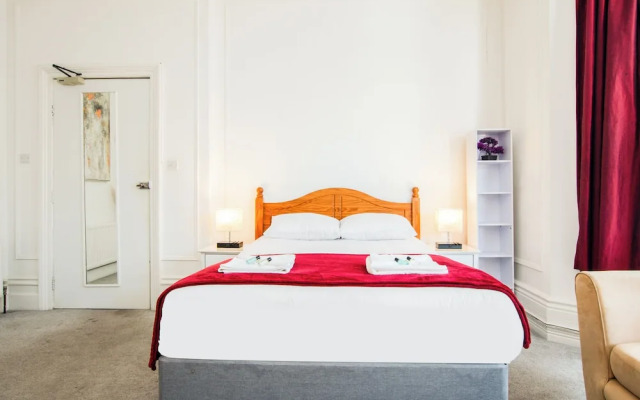 OYO The Lodge Bournemouth