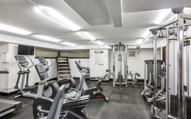 Remodeled Studio With Panoramic Mountain Views!
