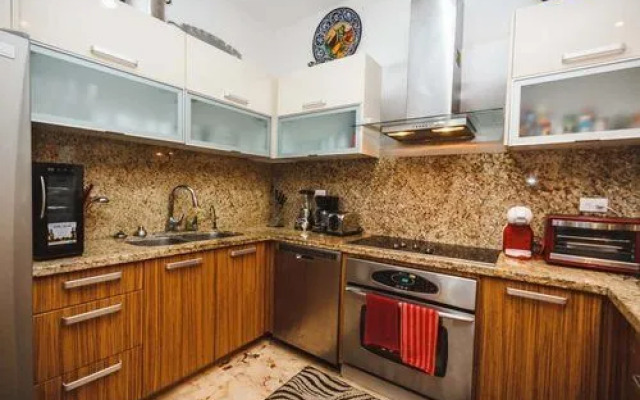 Mujeres Bailando by NAS