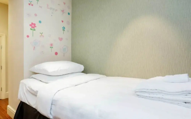 3 Bedroom South Kensington Flat