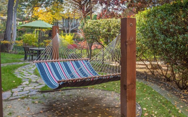 Creekside Inn