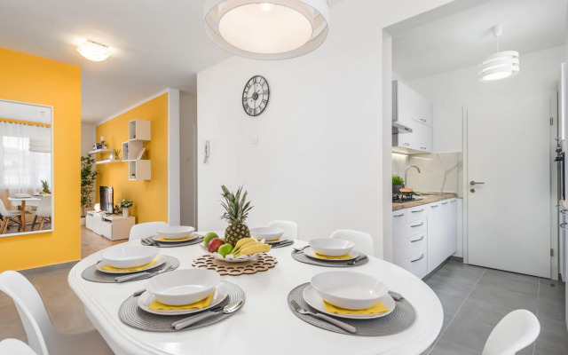 Victory Sea View Apartment