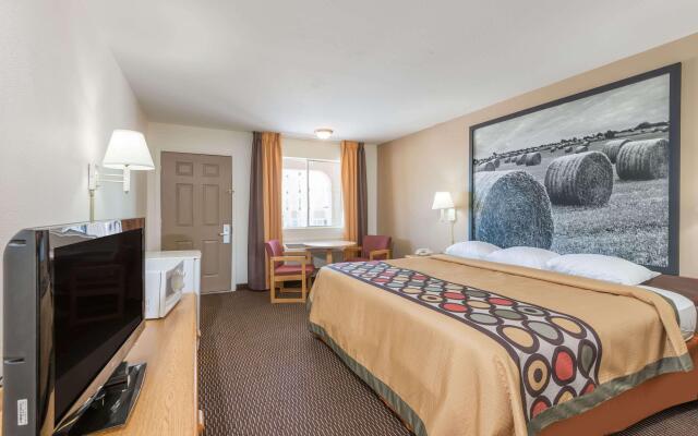 Deluxe Inn & Suites