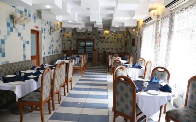 OYO 8997 Angeethi Hotel