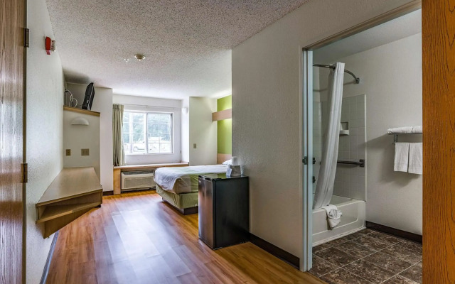 Motel 6 Charlotte, NC - University