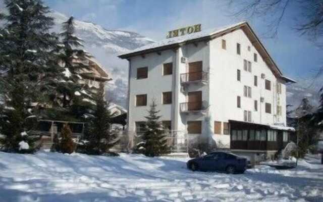 Hotel Dujany