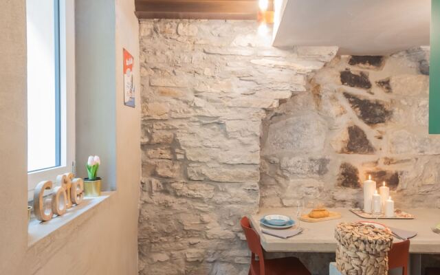 Rebecca Suite Nearby Urio s Castle