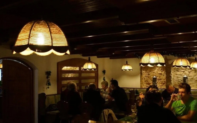 Landgasthof Zur Schwärzenburg - Familie Zwicknagl