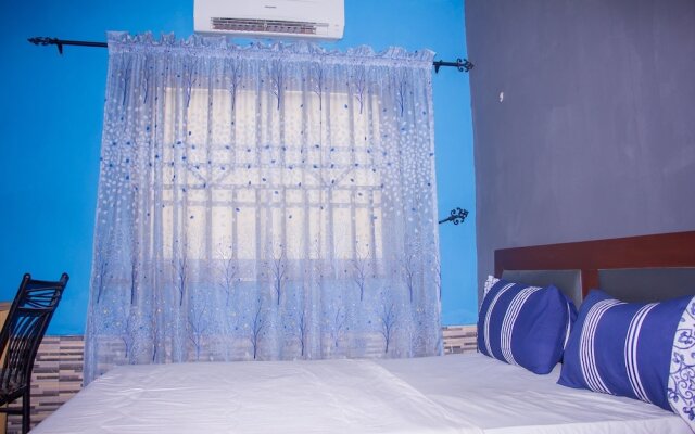 Lukham Crown Hotel