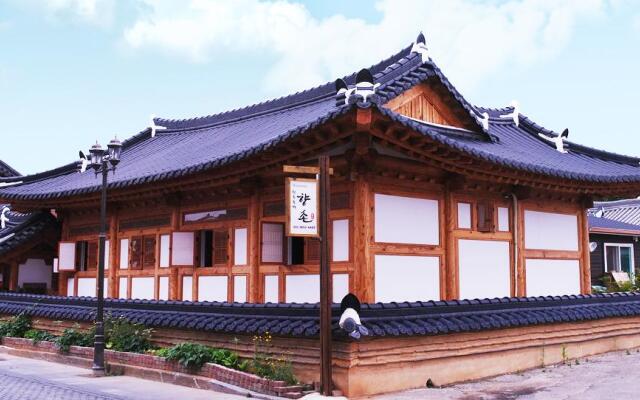 Jeonju Hanok Maeul Sukbak Hyangchon