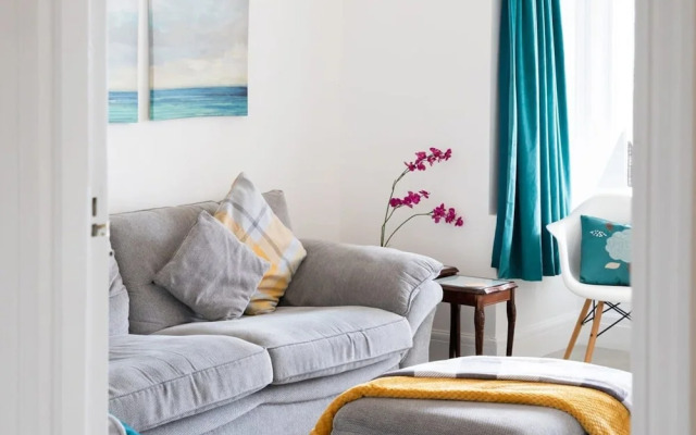 Absolute Beachfront With Decked Garden Oasis and Views