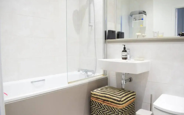 Modern 1 Bedroom Near Shoreditch With Balcony