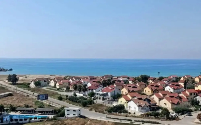 Azure Seaview Studio in Caesar Blue