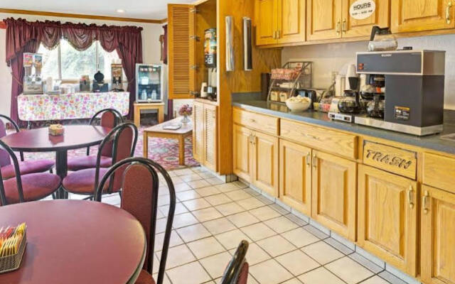 Super 8 Motel - Mars/cranberry/pittsburgh Area