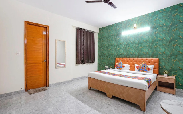 Fabhotel Divine & Banquet