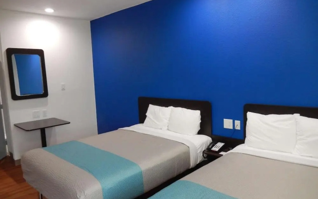 Motel 6 Houston - Downtown North