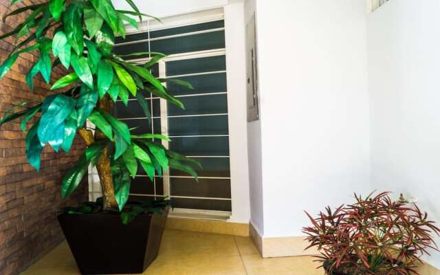 CAPITAL O Lowe Suites
