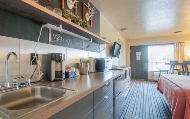 Blue Lakes Inn & Extended Stay