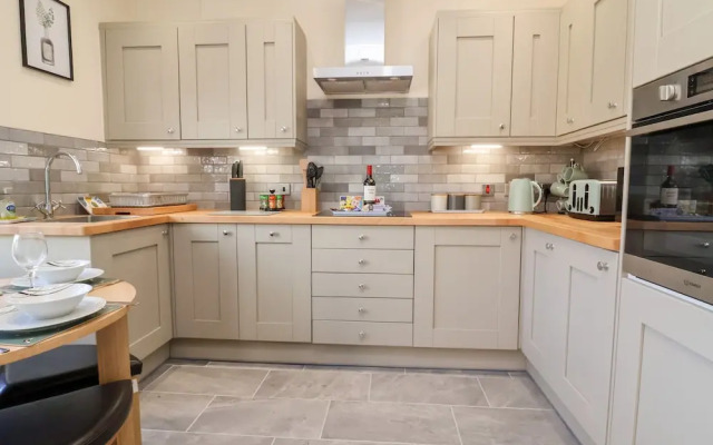 3 Rhyd Drive