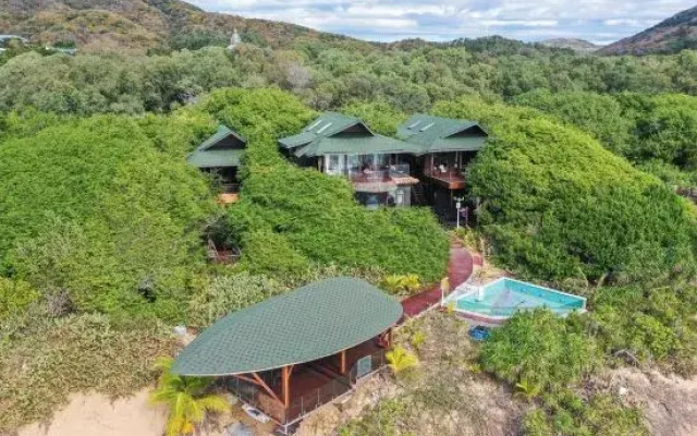 Tree House Nanshan Sanya