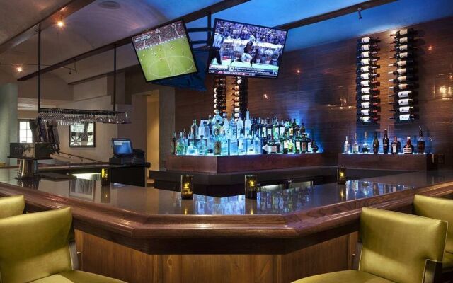 Embassy Suites Phoenix - Tempe