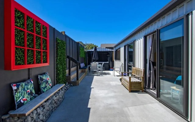 Sunnyside Spa Retreat - Mangawhai Holiday Home