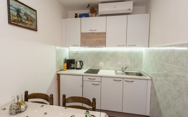 A4 Cozy Apartment w big Garden, Balcony & Grill