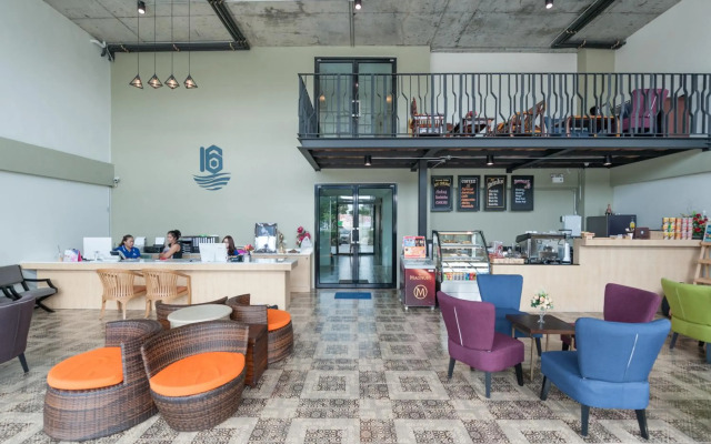 The Sixteenth Naiyang Beach Hotel