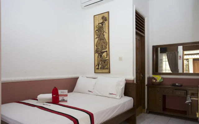 RedDoorz near Terminal Condong Catur 2