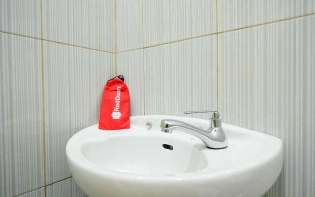 RedDoorz near Universitas Alkhairaat Palu