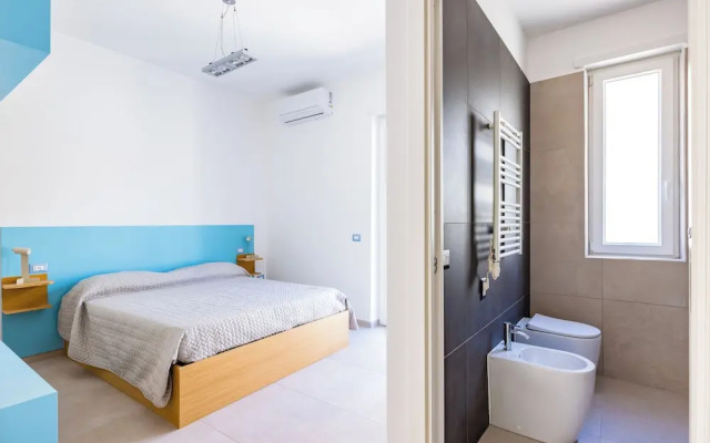 Brombeis Double Bedroom Center by Napoliapartments