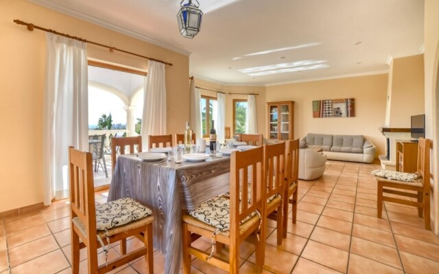 Villa - 7 Bedrooms with Pool and WiFi - 104969