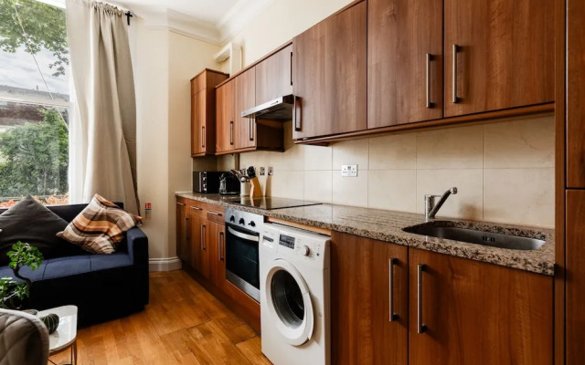 Warm Apartments in Queensway