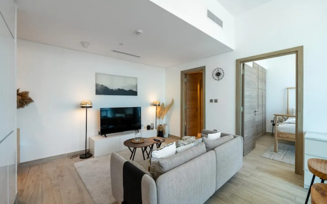 Chic 2BR w Dubai Marina Views