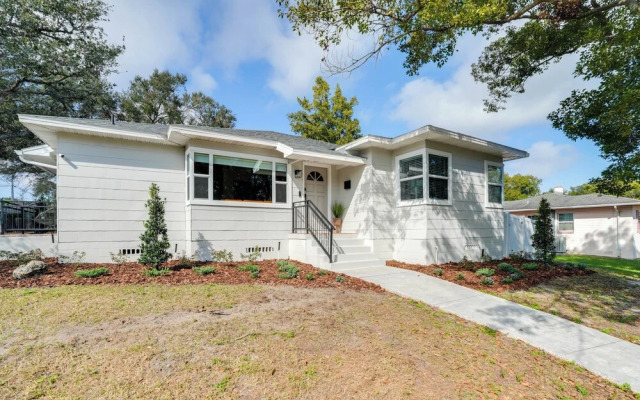 Mid-century Lakeland Home w/ Game Room!