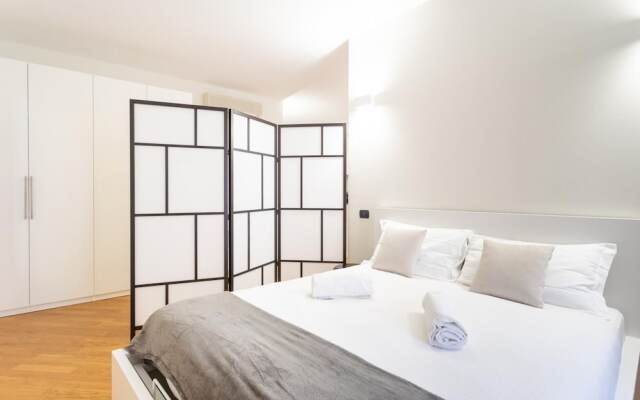 White Flat in Como City Center