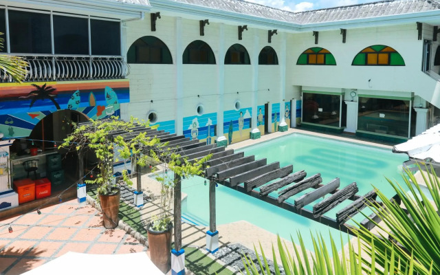 RedDoorz Plus @ Castle Chateau Iloilo