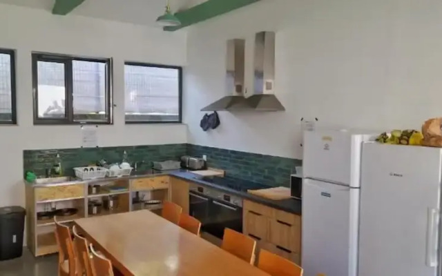 Yasi Hostel