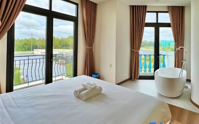 S79 Sofia Good and Good Grand World