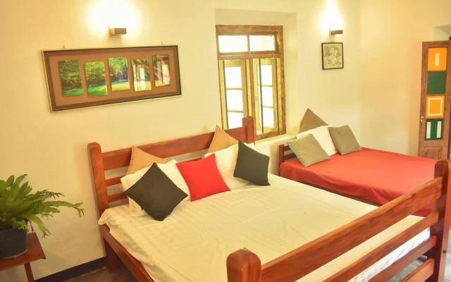 Charming & Historical 3-bed Bungalow in Hikkaduwa