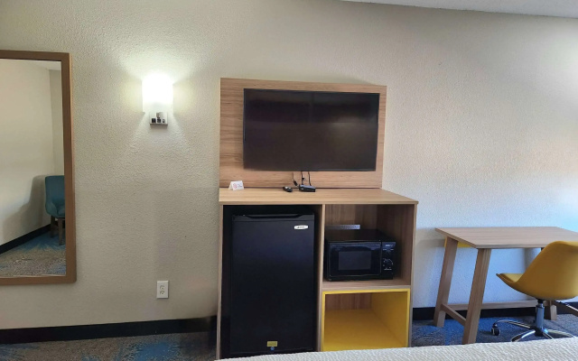 Days Inn & Suites by Wyndham New Iberia