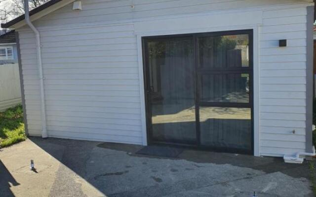 Modern 1 bedroom guest house