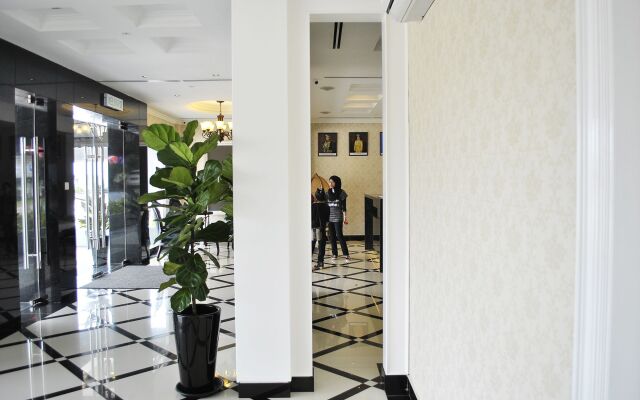 The Grand Jade Hotel