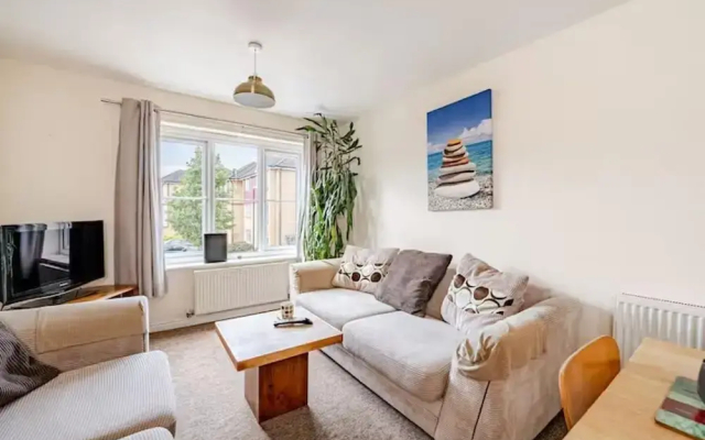 2 Bed Flat - Sleeps 4 - Pets - Parking - Garden