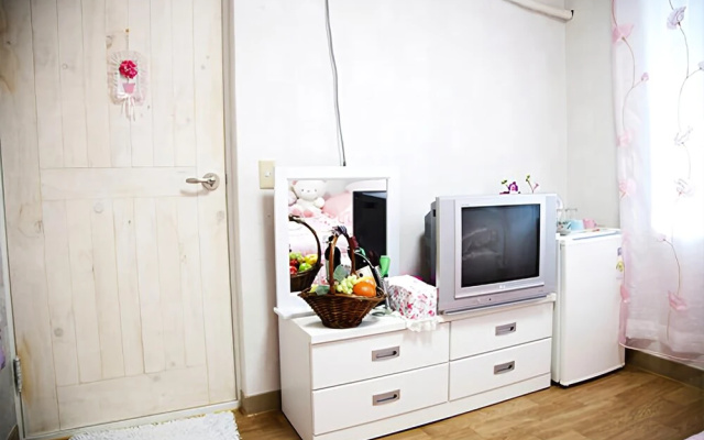 Guryejilisan Autumn Story Pension