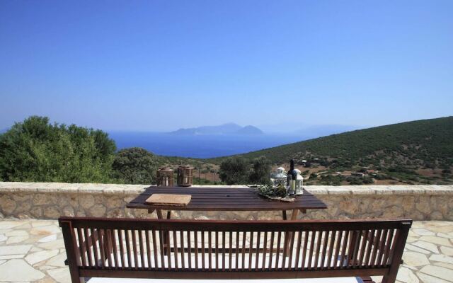 Spacious Villa in Vasiliki with Swimming Pool & Hot Tub